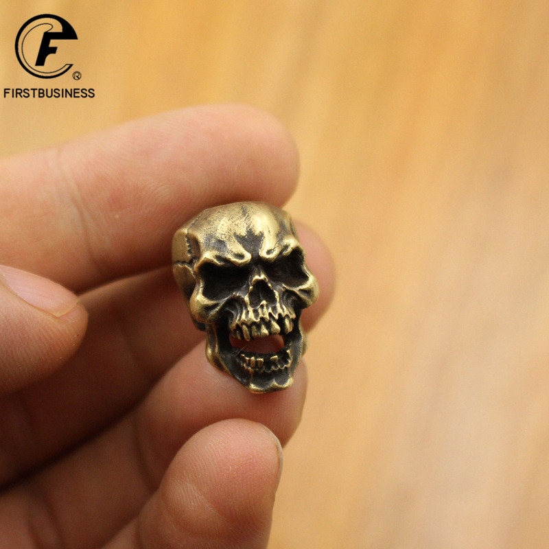 Retro Gaming Decor - Brass Skull Statue Fashionable Keychain Pendant
